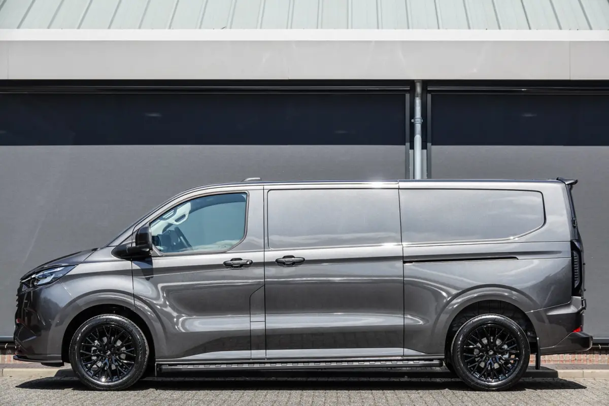 L2H1 2.5PHEV 233Pk Aut. | Limited | Plug-In Hybrid | 360° Camera | 2x Schuifdeur | Spoilerpack | 19'' | Magnetic Grey