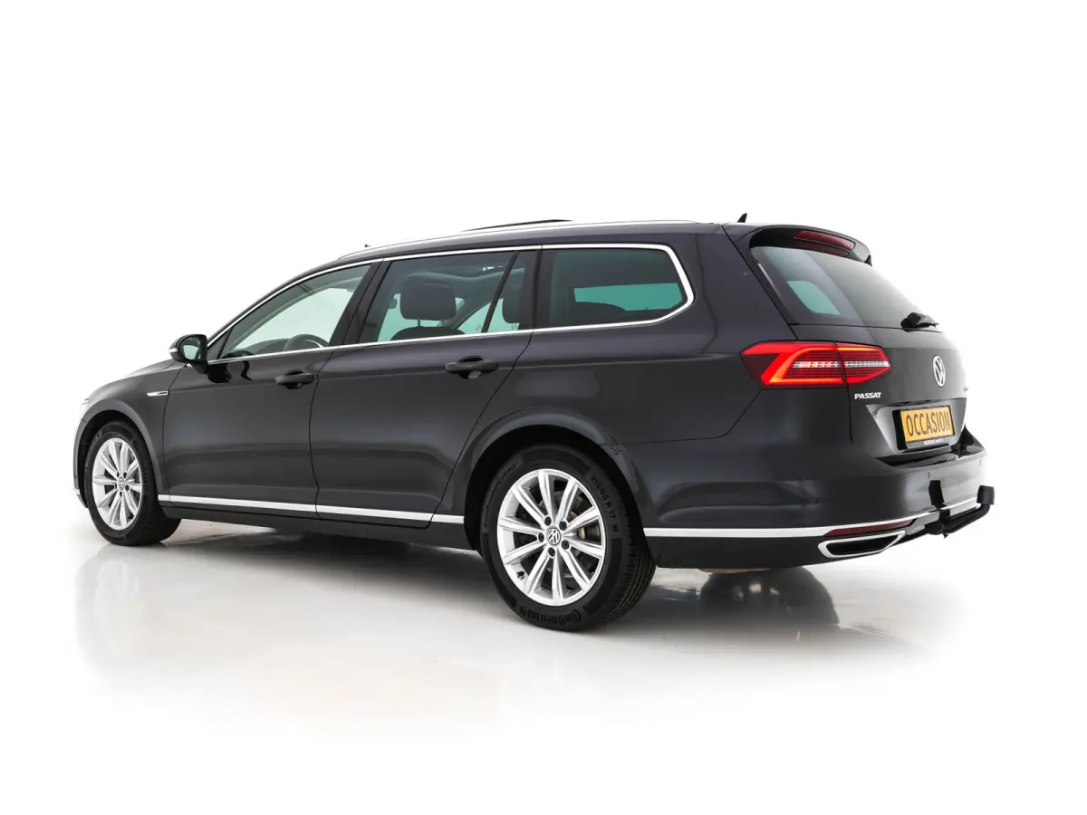 2.0 BiTDI 4Motion Highline (INCL-BTW) Aut. *PANO | ADAPTIVE-CRUISE | DIGI-COCKPIT | NAVI-FULLMAP | LEATHER-ALCANTARA | FULL-LED | ERGONOMIC-COMFORTSEATS | KEYLESS | ECC | PARKPILOT | TOWBAR 
