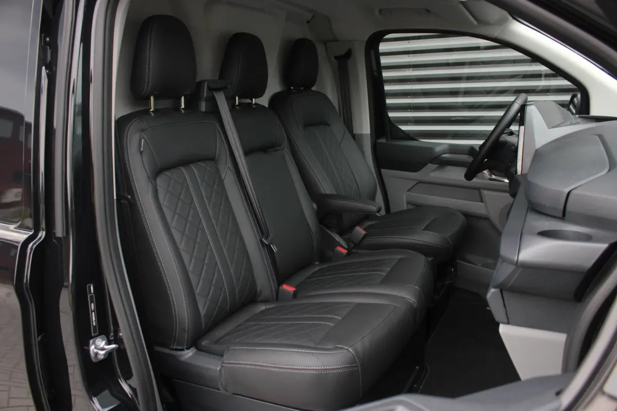 320 2.0 TDCI L2H1 Limited 170PK JB- EDITION / DRIVER ASSISTANCE PACK / 3- ZITS / MY2024 / CAMERA / ADAP.CRUISE