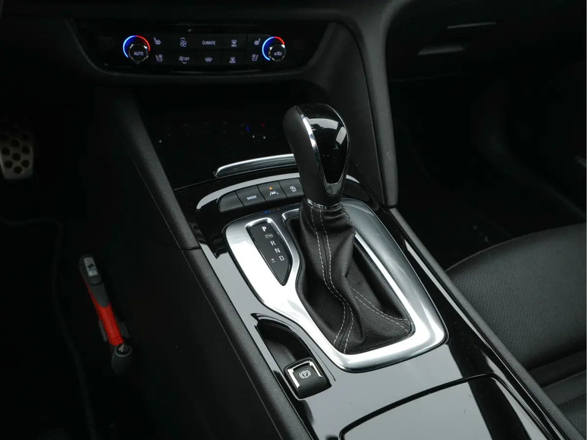 2.0 Turbo GS-Sport-Line Aut. *FULL-LEATHER | BOSE-SOUND | HEAD-UP | ADAPT.CRUISE | FULL-LED | MEMORY-PACK | SPORT/HEATED/COOLED/MASSAGE-SEATS  | NAVI-FULLMAP | GREY-WRAPPED | KEYLESS | CAMER