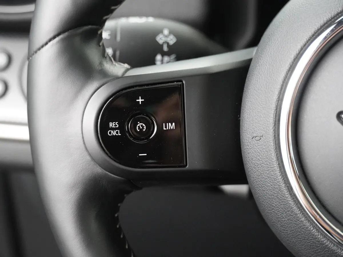 Cooper SE ALL4 John Cooper Works | Achteruitrijcamera | Panoramadak | Stuurwielverwarming | Head-Up Display | John Cooper Works uitvoering |