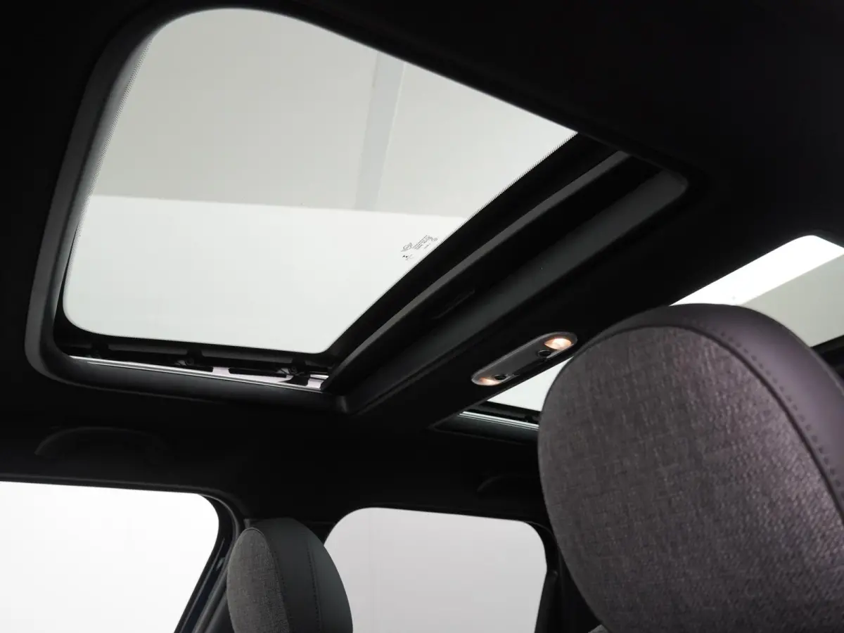 Cooper SE ALL4 John Cooper Works | Achteruitrijcamera | Panoramadak | Stuurwielverwarming | Head-Up Display | John Cooper Works uitvoering |