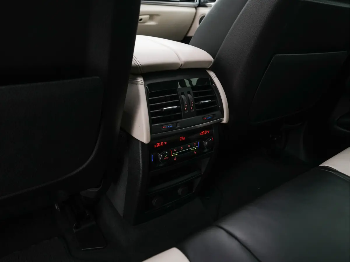 xDrive50i High-Executive M-Sportpack Aut. *PANO | HEAD-UP | TWO-COLOUR-LUXURYLEATHER | FULL-LED | MEMORY-PACK | HARMAN/KARDON-SOUNDSYSTEM |  | BLIND-SPOT | KEYLESS | CAMERA | COMFORT-SEATS |