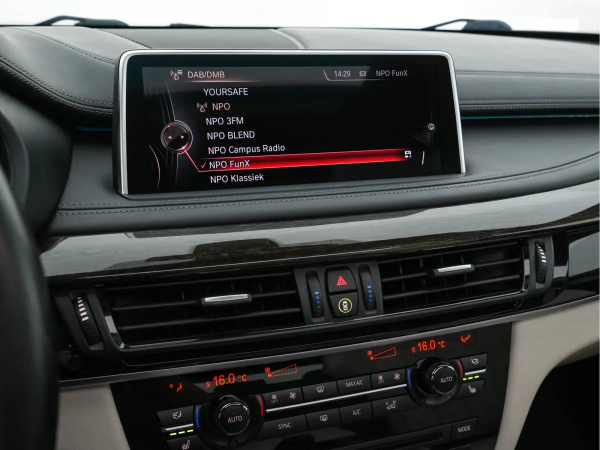 xDrive50i High-Executive M-Sportpack Aut. *PANO | HEAD-UP | TWO-COLOUR-LUXURYLEATHER | FULL-LED | MEMORY-PACK | HARMAN/KARDON-SOUNDSYSTEM |  | BLIND-SPOT | KEYLESS | CAMERA | COMFORT-SEATS |
