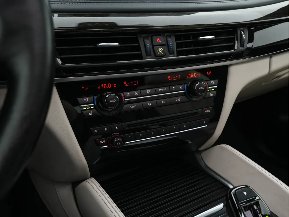 xDrive50i High-Executive M-Sportpack Aut. *PANO | HEAD-UP | TWO-COLOUR-LUXURYLEATHER | FULL-LED | MEMORY-PACK | HARMAN/KARDON-SOUNDSYSTEM |  | BLIND-SPOT | KEYLESS | CAMERA | COMFORT-SEATS |