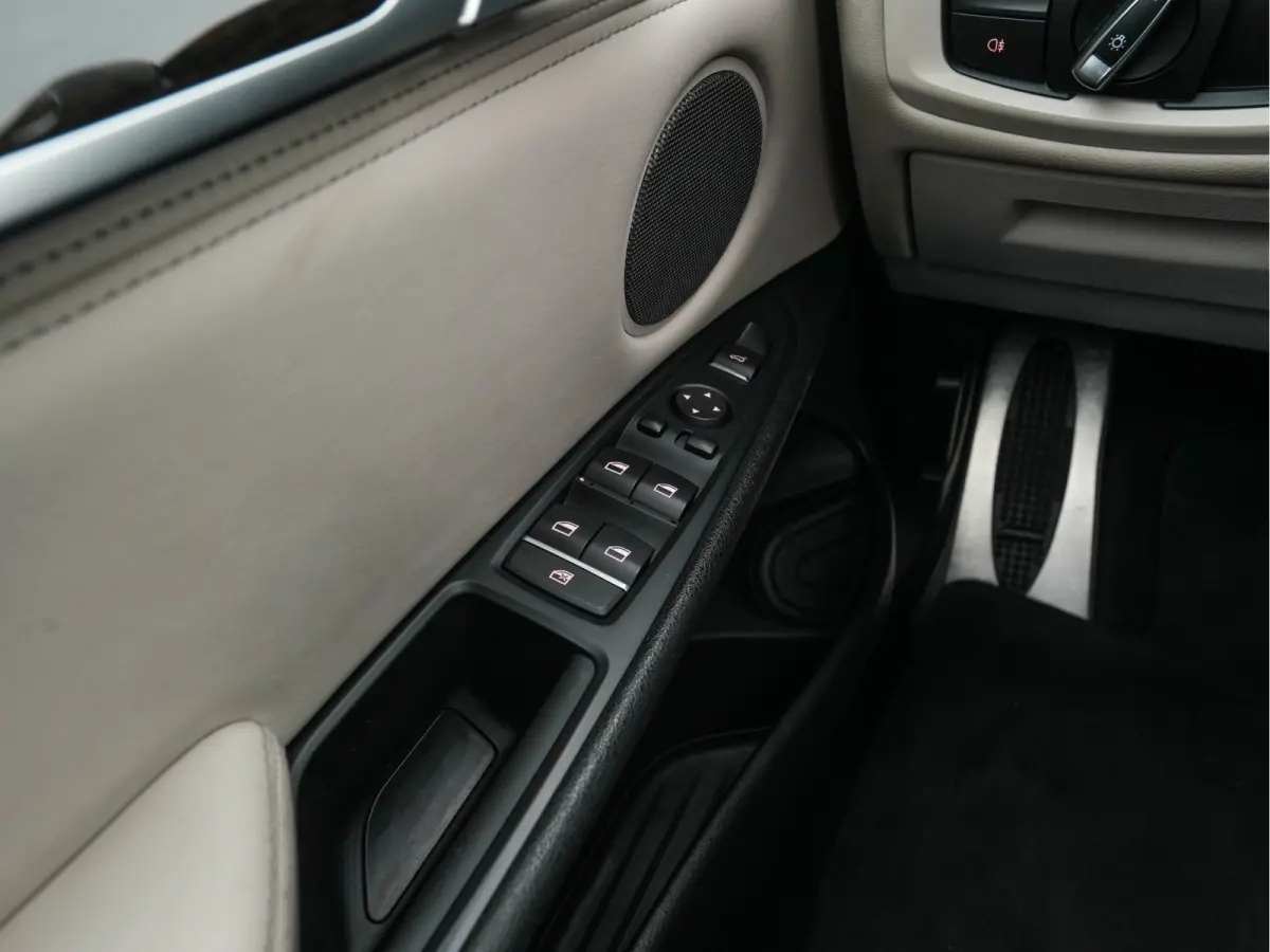 xDrive50i High-Executive M-Sportpack Aut. *PANO | HEAD-UP | TWO-COLOUR-LUXURYLEATHER | FULL-LED | MEMORY-PACK | HARMAN/KARDON-SOUNDSYSTEM |  | BLIND-SPOT | KEYLESS | CAMERA | COMFORT-SEATS |