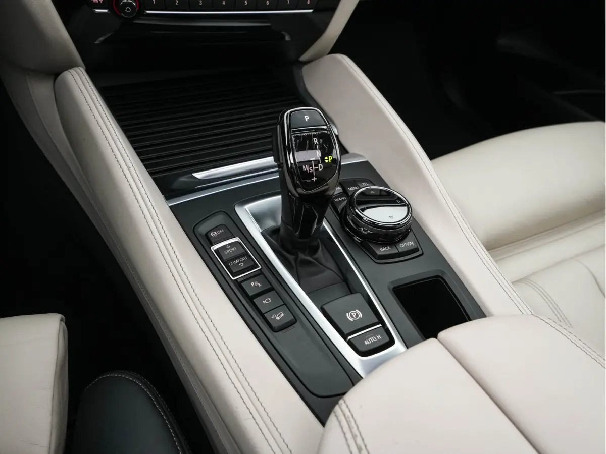 xDrive50i High-Executive M-Sportpack Aut. *PANO | HEAD-UP | TWO-COLOUR-LUXURYLEATHER | FULL-LED | MEMORY-PACK | HARMAN/KARDON-SOUNDSYSTEM |  | BLIND-SPOT | KEYLESS | CAMERA | COMFORT-SEATS |