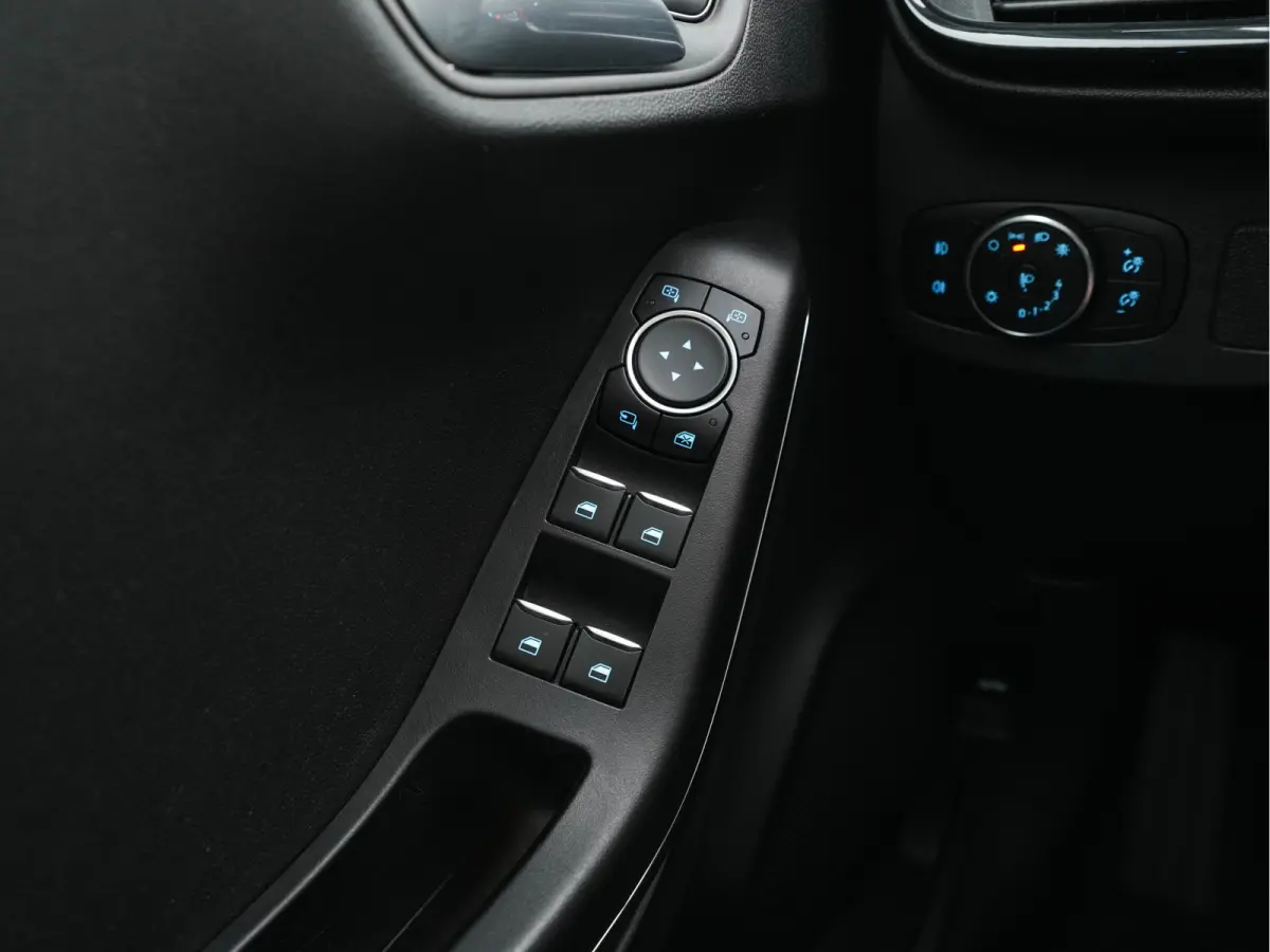 1.0 EcoBoost Titanium (INCL-BTW) *NAVI-FULLMAP | FULL-LED | SPORTSEATS | DAB+ | ECC | CARPLAY | PDC | CRUISE | TOWBAR | LANE-ASSIST | 17''ALU *