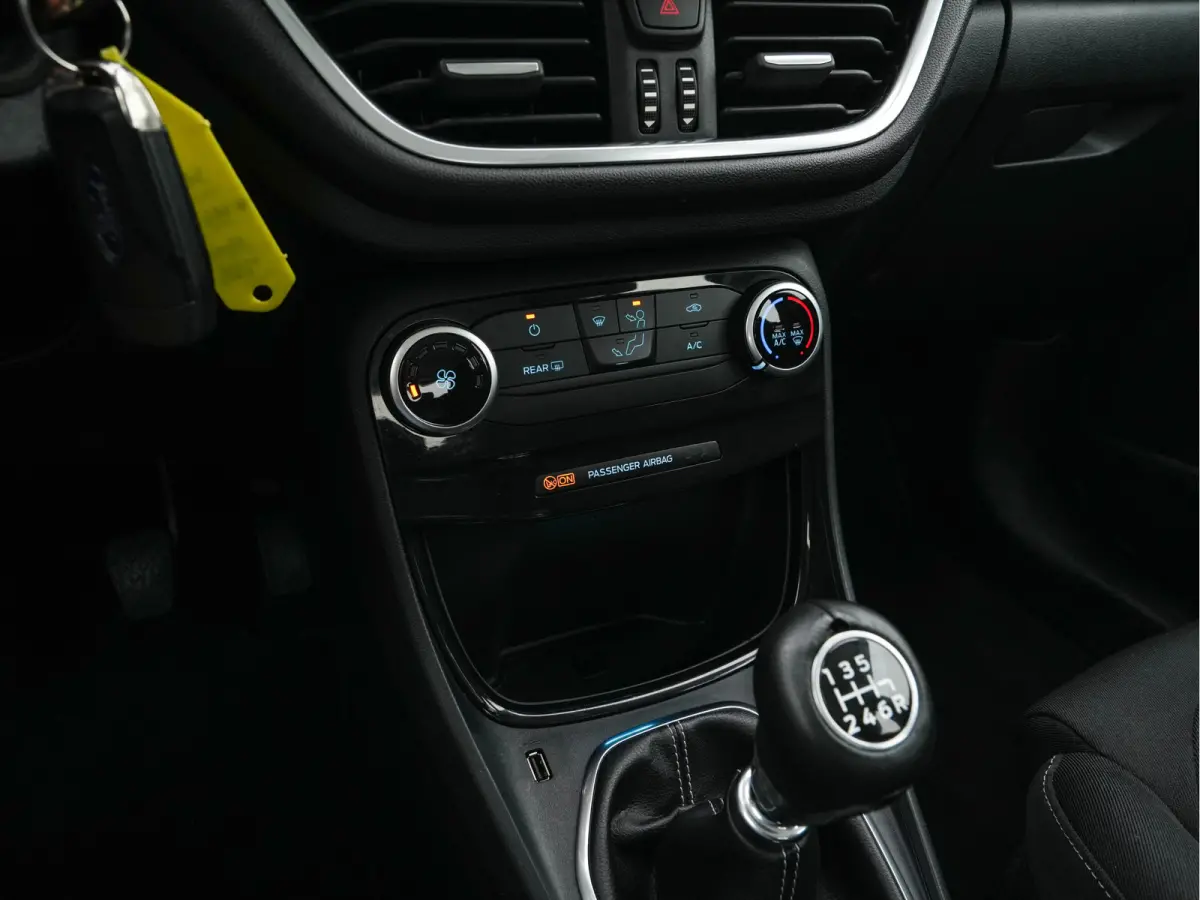 1.0 EcoBoost Titanium (INCL-BTW) *NAVI-FULLMAP | FULL-LED | SPORTSEATS | DAB+ | ECC | CARPLAY | PDC | CRUISE | TOWBAR | LANE-ASSIST | 17''ALU *