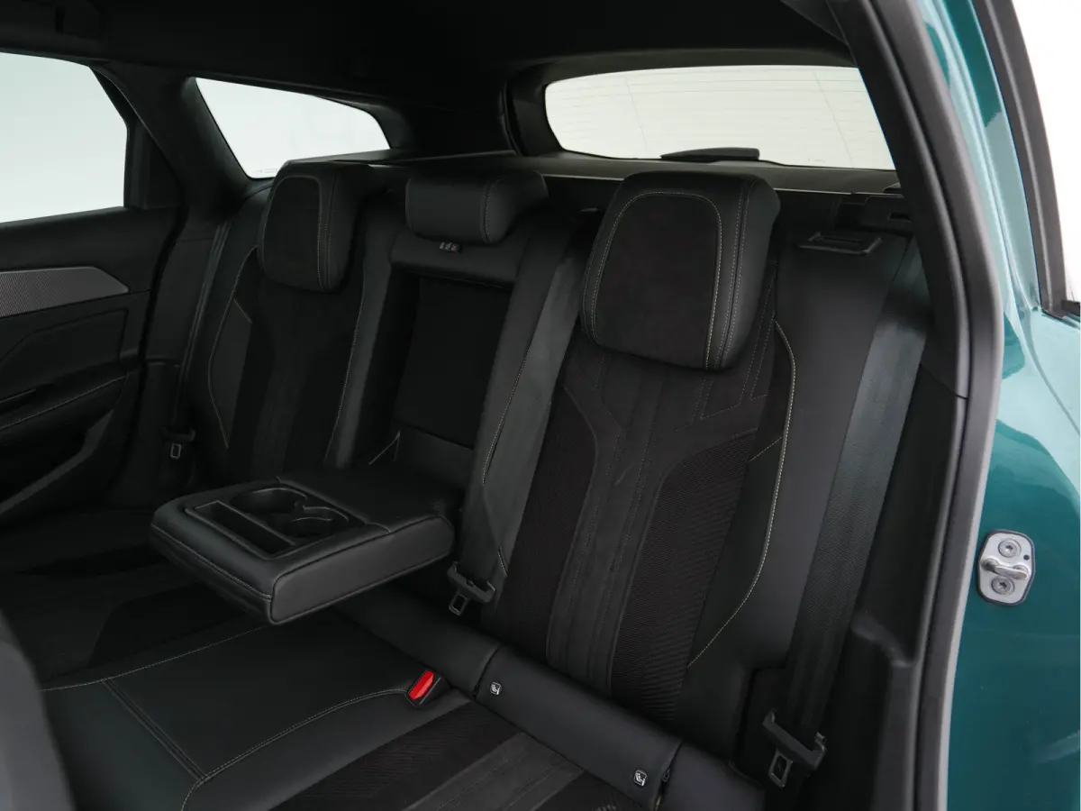 1.6 HYbrid 180 GT-Sport-Pack Business (INCL-BTW) Aut. *PANO | LEATHER-MICROFIBRE | MATRIX-LED | TOPVIEW | MEMORY-PACK | ADAPTIVE-CRUISE | BLINDSPOT | DIGI-COCKPIT | HEATED-SPORTSEATS | KEYLE
