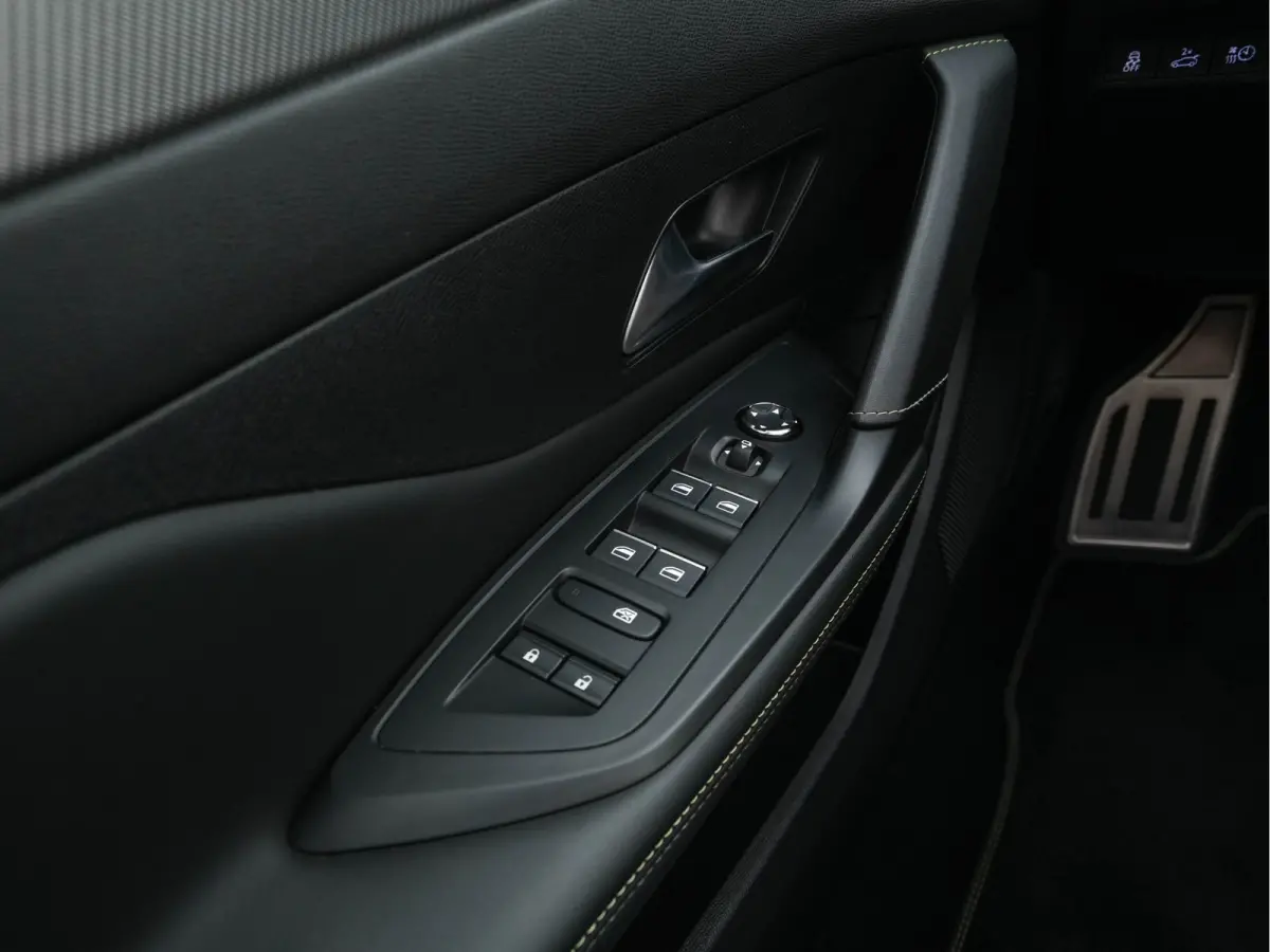 1.6 HYbrid 180 GT-Sport-Pack Business (INCL-BTW) Aut. *PANO | LEATHER-MICROFIBRE | MATRIX-LED | TOPVIEW | MEMORY-PACK | ADAPTIVE-CRUISE | BLINDSPOT | DIGI-COCKPIT | HEATED-SPORTSEATS | KEYLE