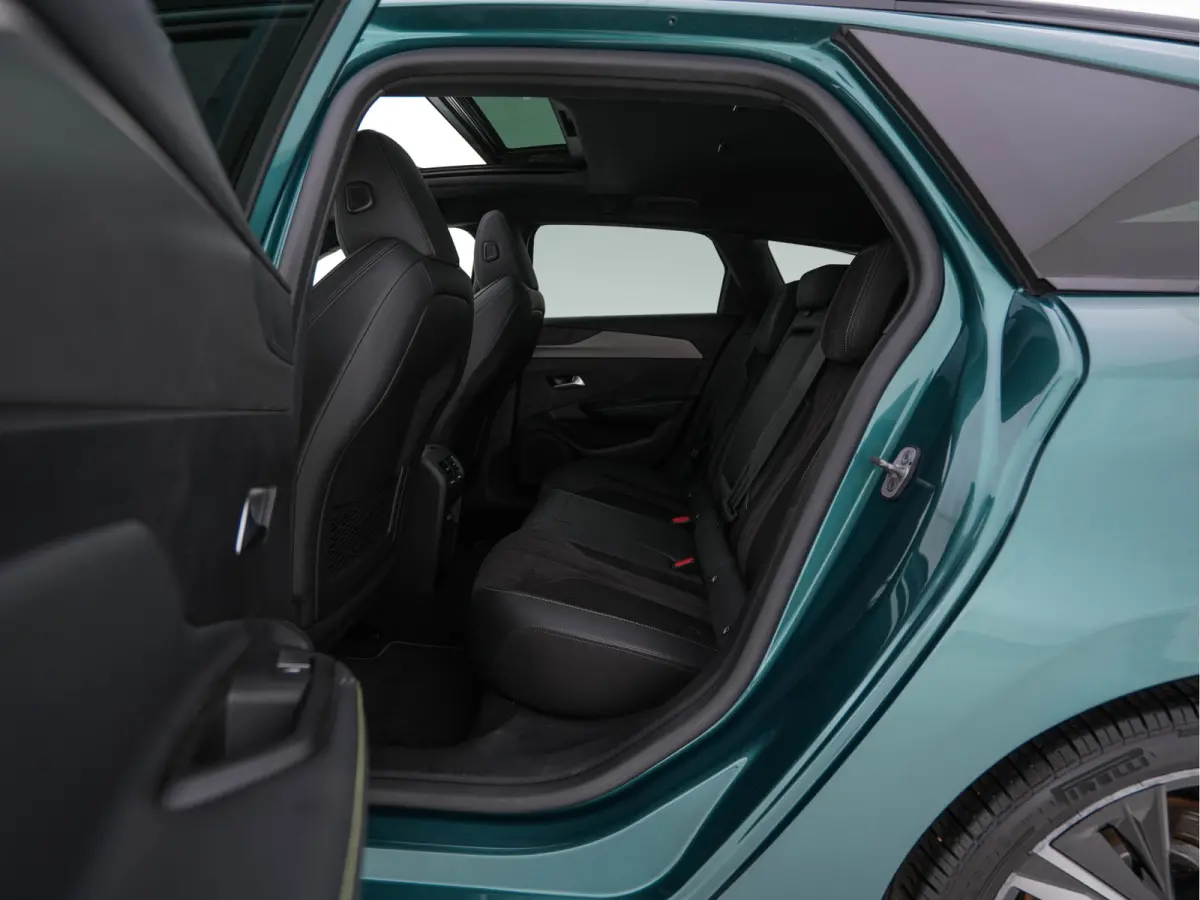1.6 HYbrid 180 GT-Sport-Pack Business (INCL-BTW) Aut. *PANO | LEATHER-MICROFIBRE | MATRIX-LED | TOPVIEW | MEMORY-PACK | ADAPTIVE-CRUISE | BLINDSPOT | DIGI-COCKPIT | HEATED-SPORTSEATS | KEYLE