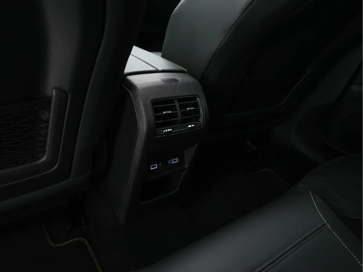1.6 HYbrid 180 GT-Sport-Pack Business (INCL-BTW) Aut. *PANO | LEATHER-MICROFIBRE | MATRIX-LED | TOPVIEW | MEMORY-PACK | ADAPTIVE-CRUISE | BLINDSPOT | DIGI-COCKPIT | HEATED-SPORTSEATS | KEYLE