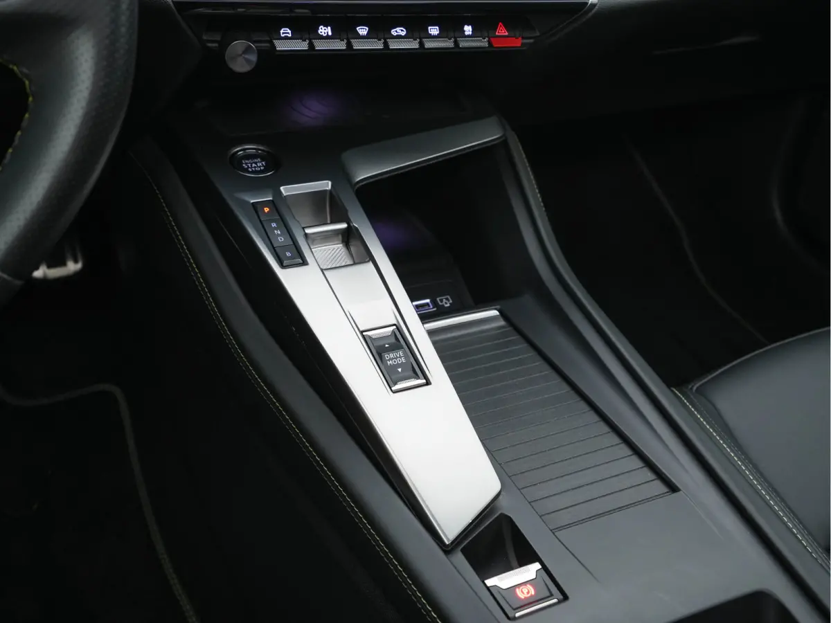 1.6 HYbrid 180 GT-Sport-Pack Business (INCL-BTW) Aut. *PANO | LEATHER-MICROFIBRE | MATRIX-LED | TOPVIEW | MEMORY-PACK | ADAPTIVE-CRUISE | BLINDSPOT | DIGI-COCKPIT | HEATED-SPORTSEATS | KEYLE