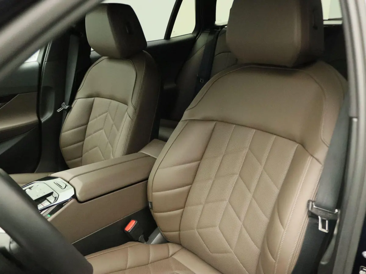 520d M Sportpakket | Innovation Pack | Travel Pack | Comfort Pack | Trekhaak | Harman-Kardon | 19"