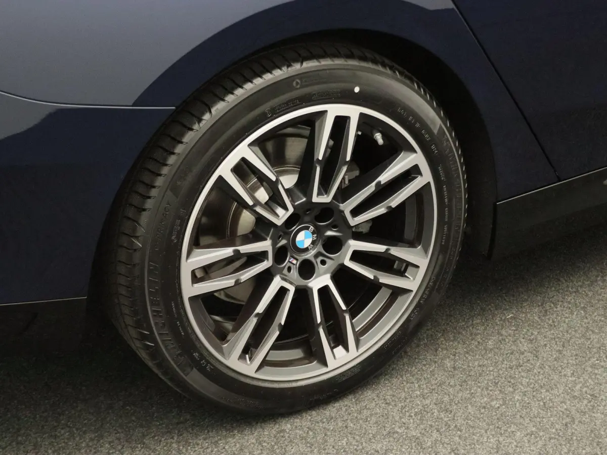 520d M Sportpakket | Innovation Pack | Travel Pack | Comfort Pack | Trekhaak | Harman-Kardon | 19"