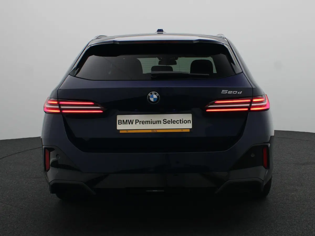 520d M Sportpakket | Innovation Pack | Travel Pack | Comfort Pack | Trekhaak | Harman-Kardon | 19"