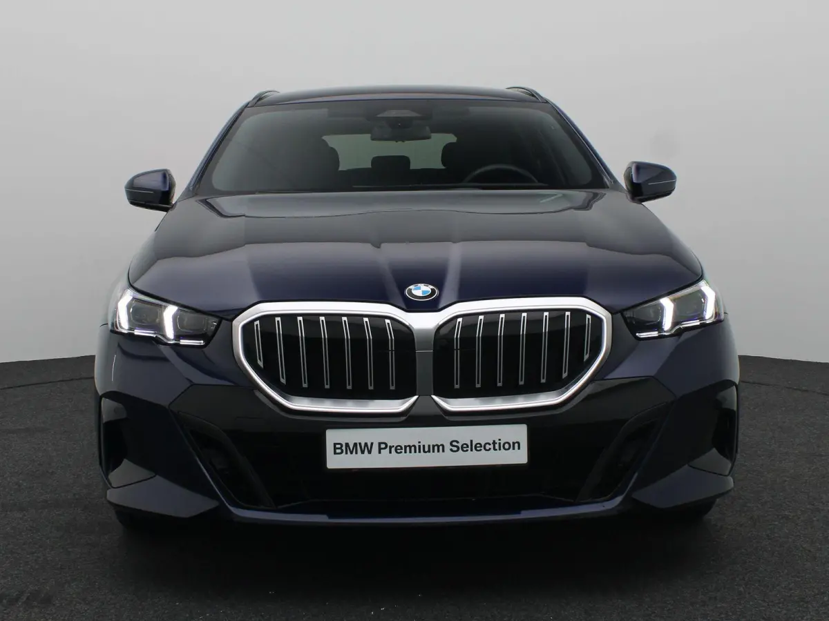 520d M Sportpakket | Innovation Pack | Travel Pack | Comfort Pack | Trekhaak | Harman-Kardon | 19"