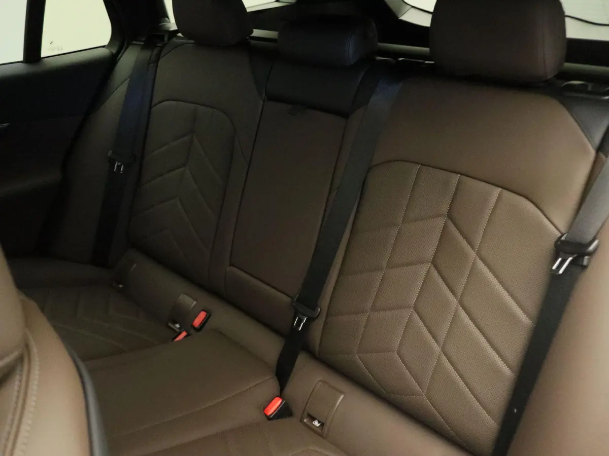 520d M Sportpakket | Innovation Pack | Travel Pack | Comfort Pack | Trekhaak | Harman-Kardon | 19"
