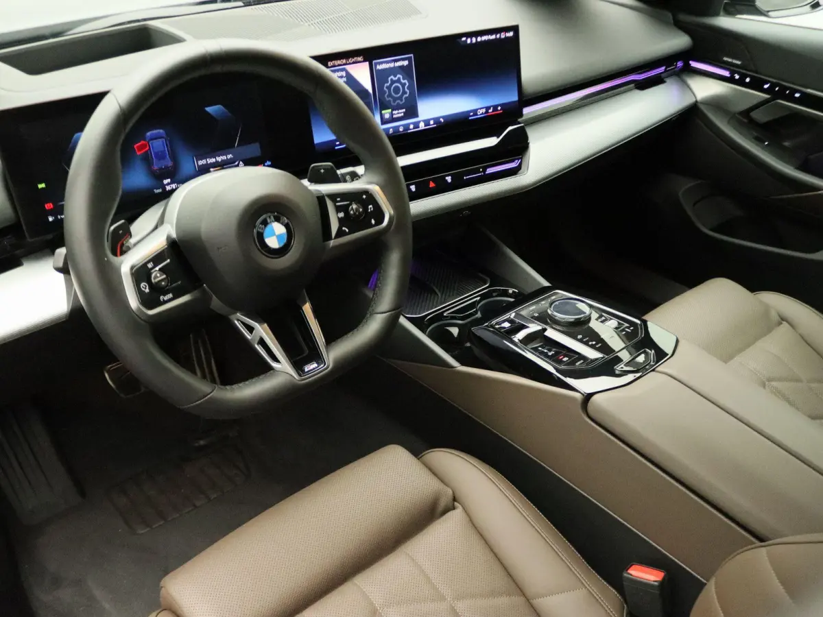 520d M Sportpakket | Innovation Pack | Travel Pack | Comfort Pack | Trekhaak | Harman-Kardon | 19"