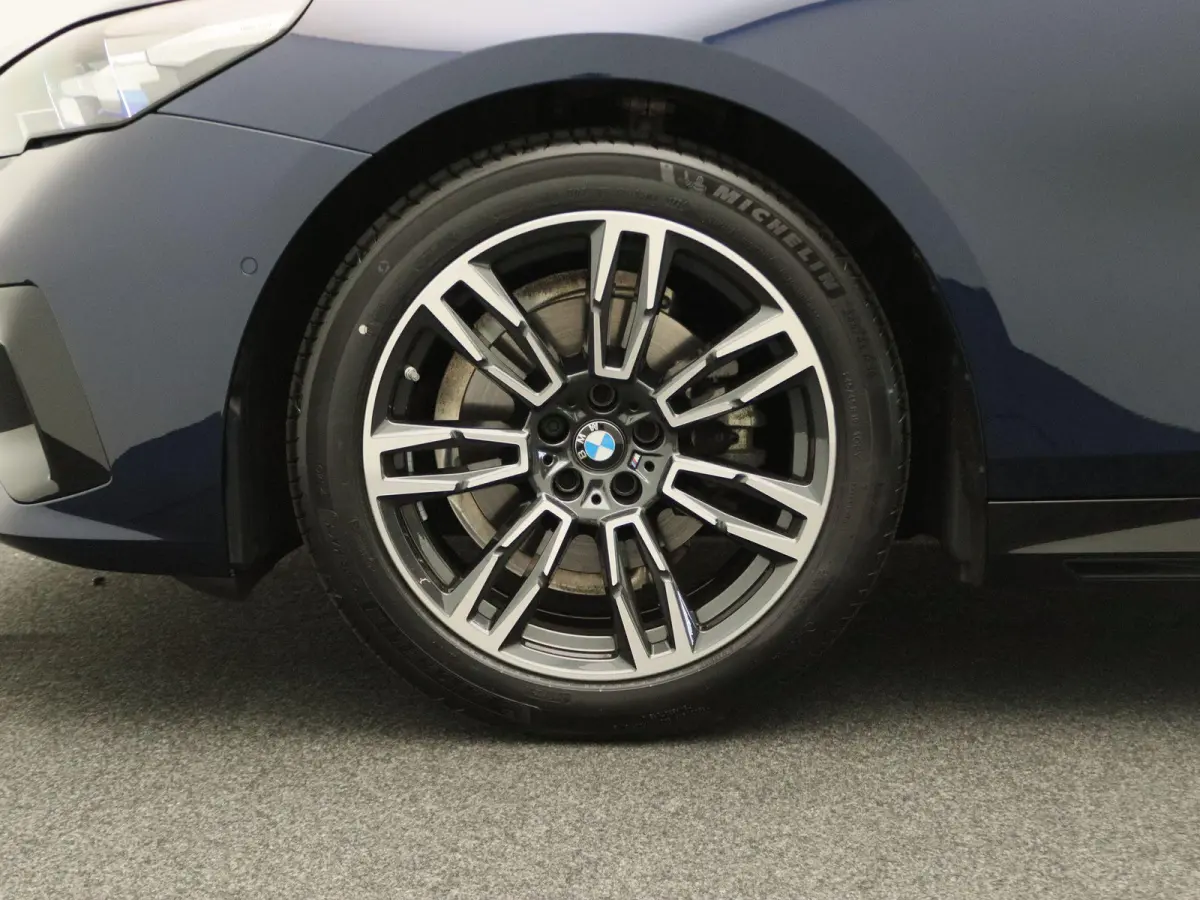 520d M Sportpakket | Innovation Pack | Travel Pack | Comfort Pack | Trekhaak | Harman-Kardon | 19"
