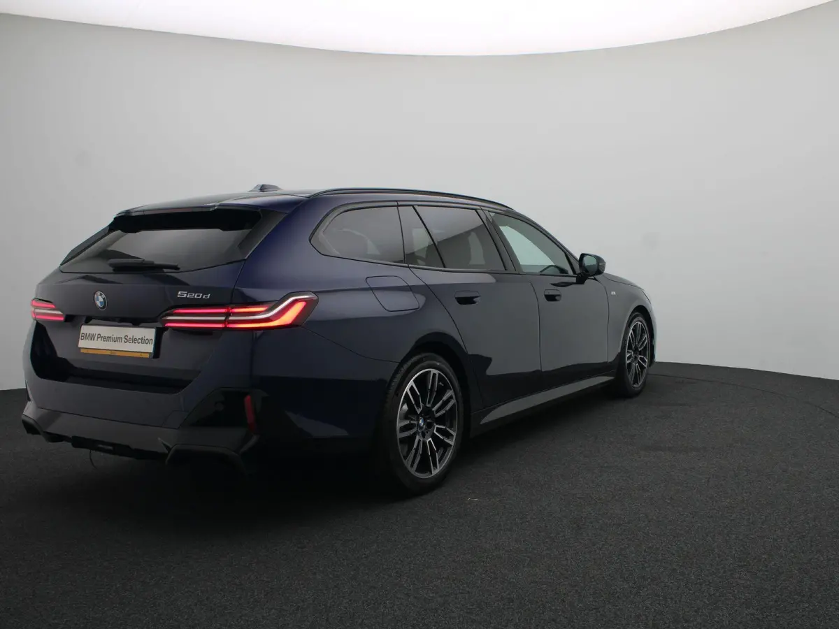 520d M Sportpakket | Innovation Pack | Travel Pack | Comfort Pack | Trekhaak | Harman-Kardon | 19"