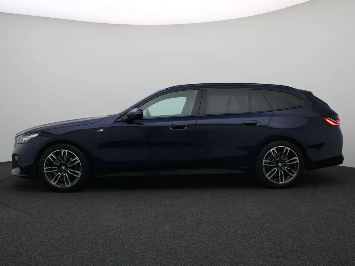 520d M Sportpakket | Innovation Pack | Travel Pack | Comfort Pack | Trekhaak | Harman-Kardon | 19"