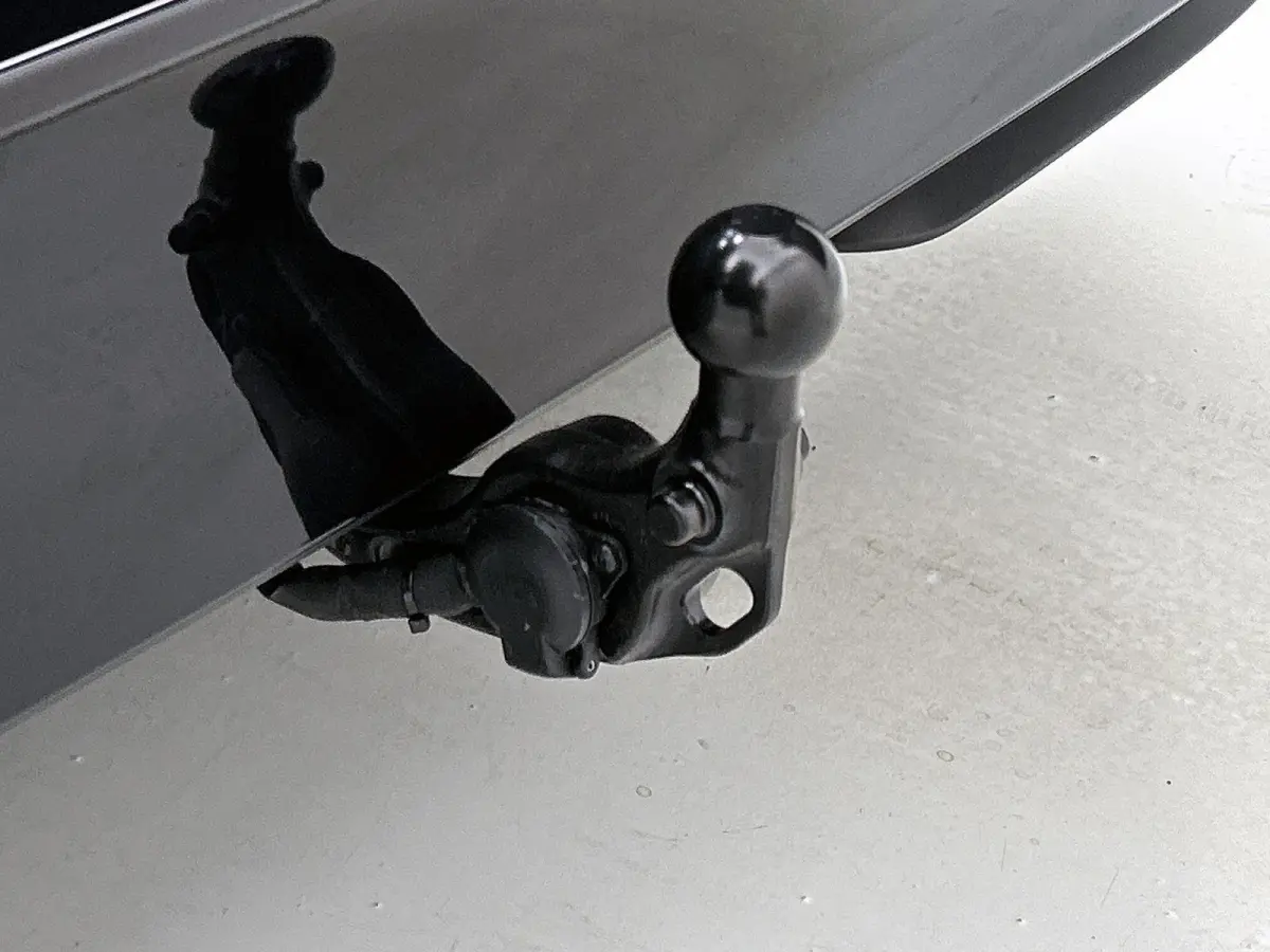 79 kWh 286 PK | Airco | Trekhaak | Parkeerhulp voor + achter | Camera | App-Connect | Stoelverwarming |