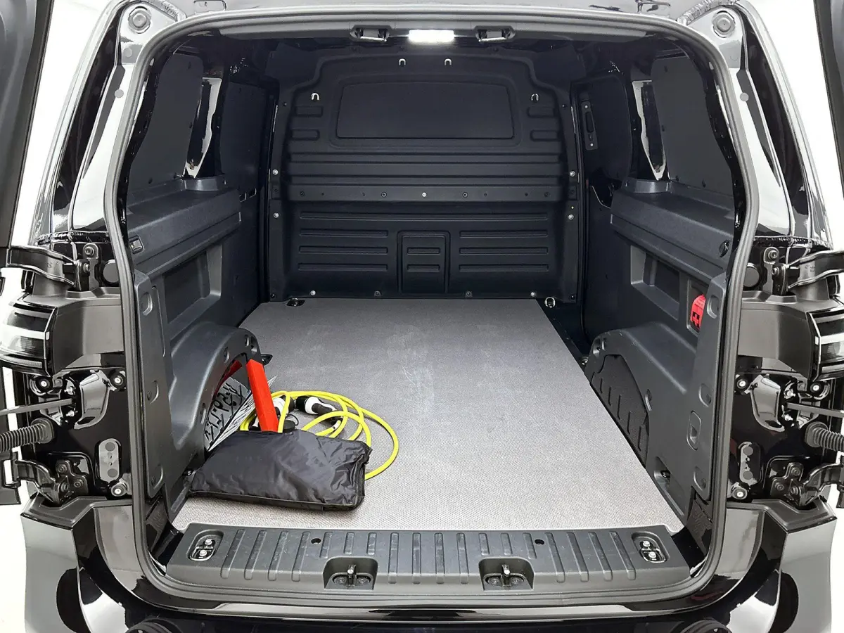 79 kWh 286 PK | Airco | Trekhaak | Parkeerhulp voor + achter | Camera | App-Connect | Stoelverwarming |