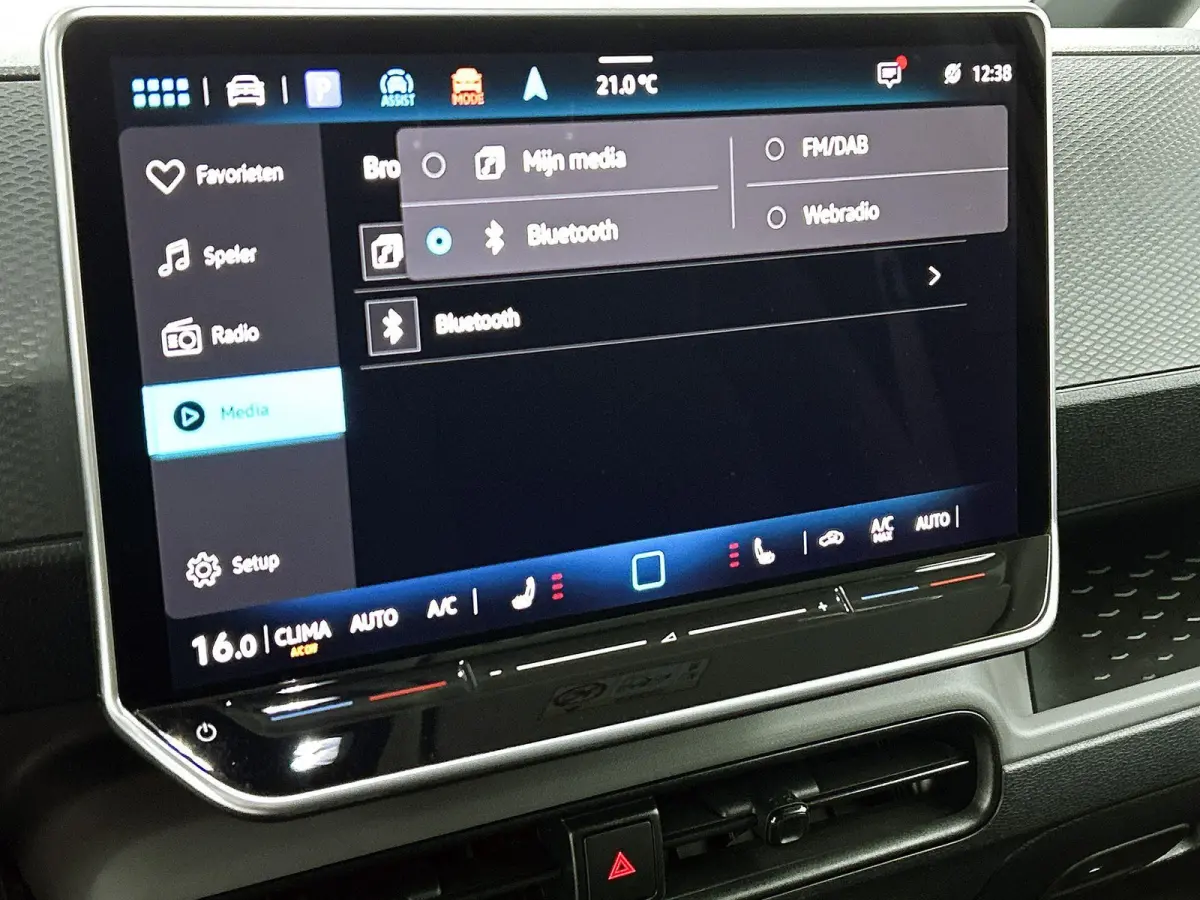 79 kWh 286 PK | Airco | Trekhaak | Parkeerhulp voor + achter | Camera | App-Connect | Stoelverwarming |