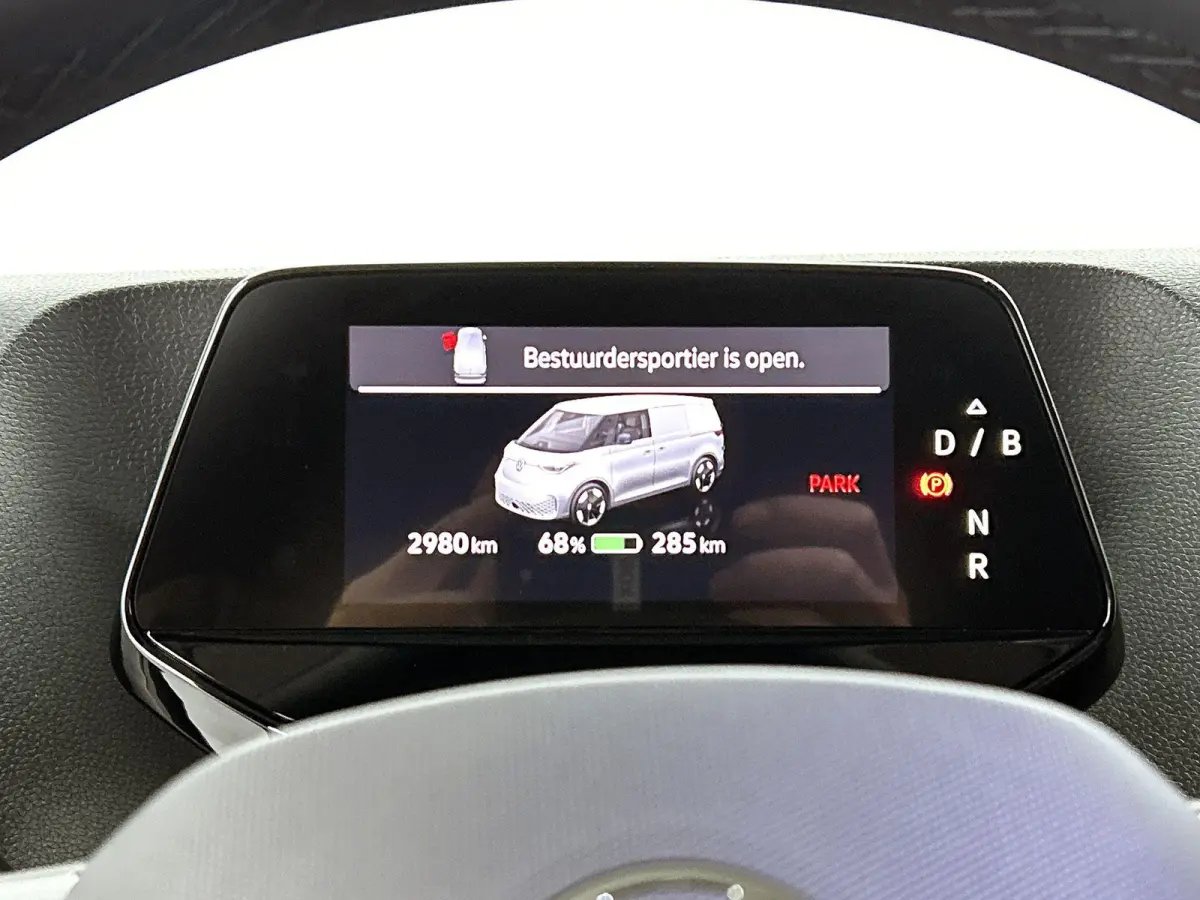 79 kWh 286 PK | Airco | Trekhaak | Parkeerhulp voor + achter | Camera | App-Connect | Stoelverwarming |