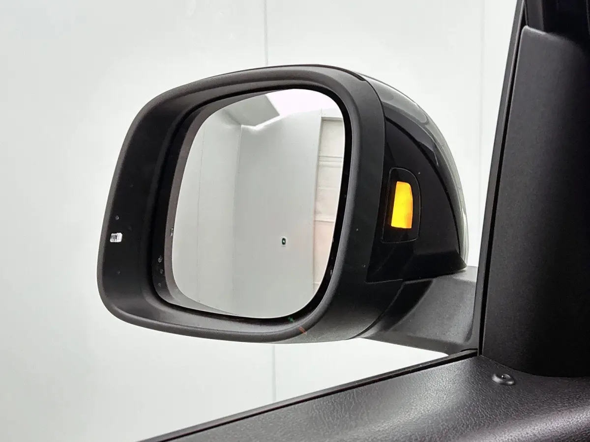 79 kWh 286 PK | Airco | Trekhaak | Parkeerhulp voor + achter | Camera | App-Connect | Stoelverwarming |