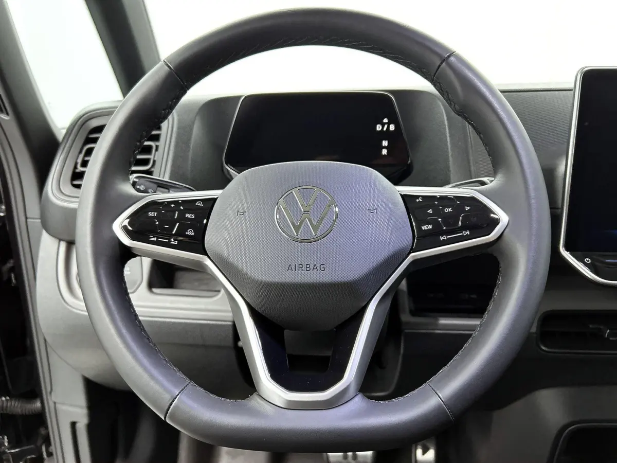 79 kWh 286 PK | Airco | Trekhaak | Parkeerhulp voor + achter | Camera | App-Connect | Stoelverwarming |