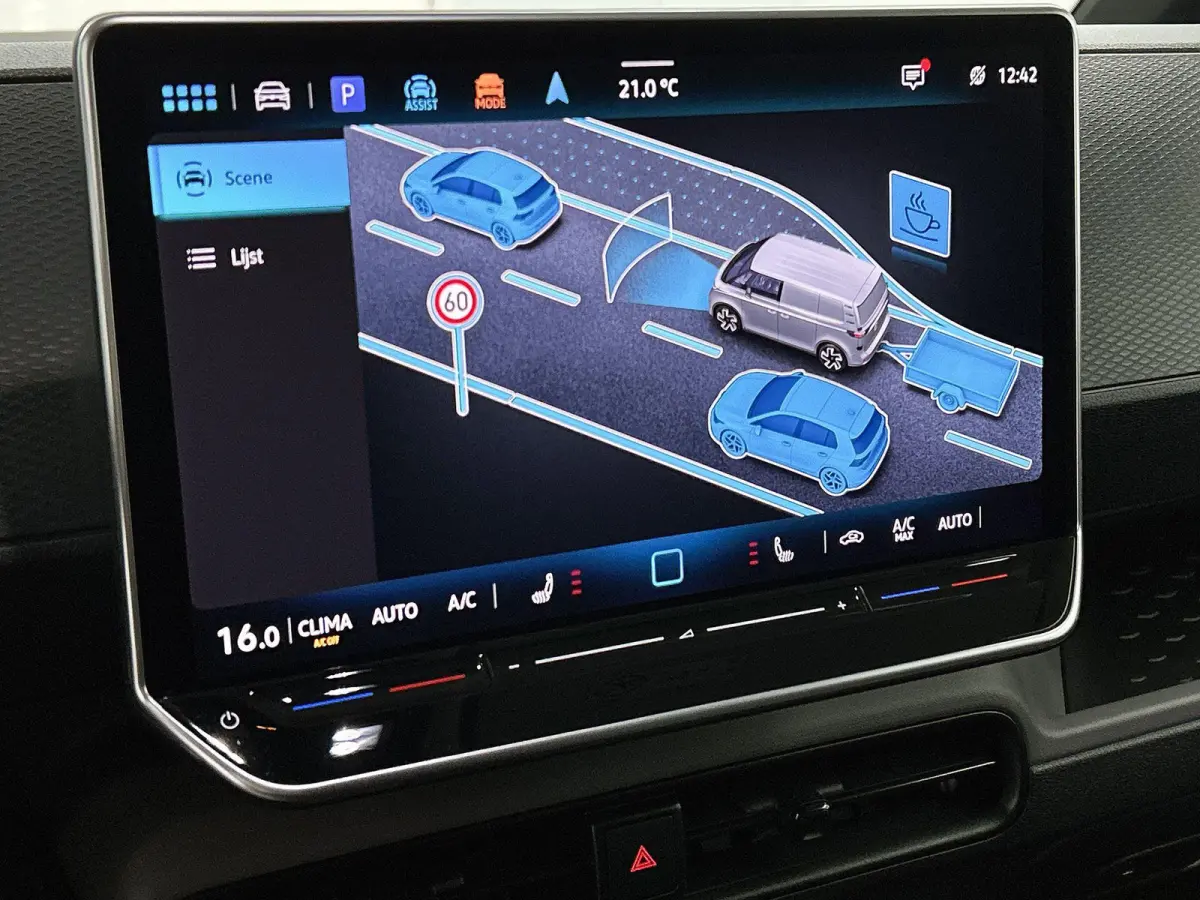 79 kWh 286 PK | Airco | Trekhaak | Parkeerhulp voor + achter | Camera | App-Connect | Stoelverwarming |