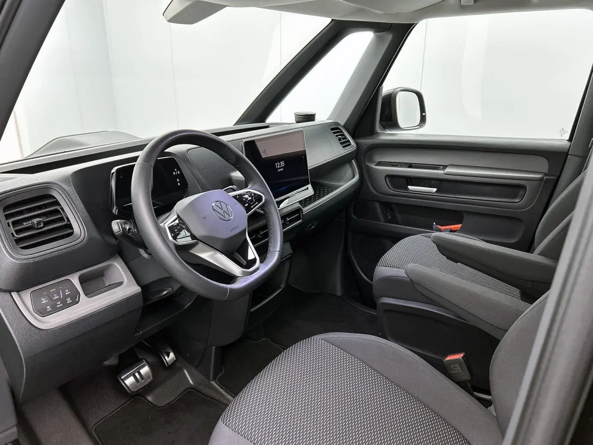 79 kWh 286 PK | Airco | Trekhaak | Parkeerhulp voor + achter | Camera | App-Connect | Stoelverwarming |