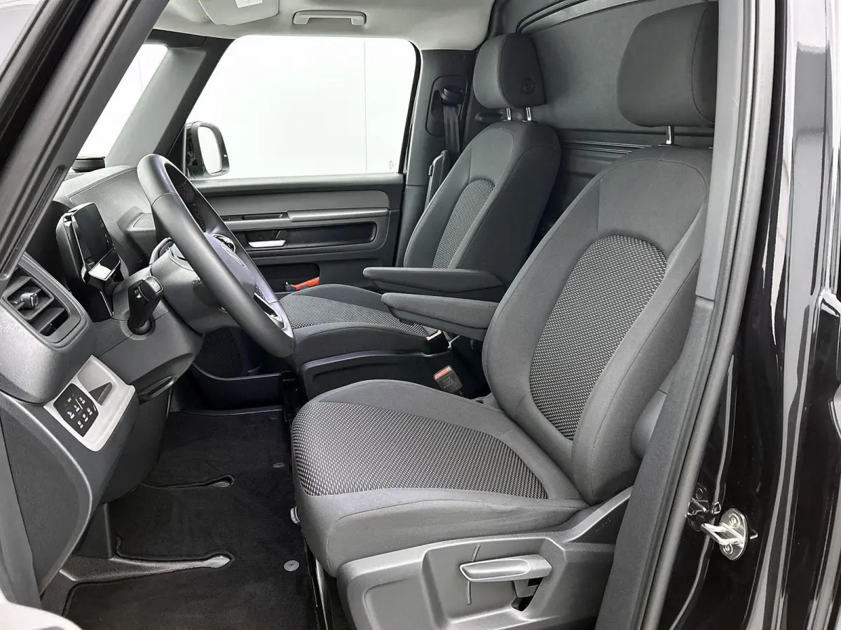 79 kWh 286 PK | Airco | Trekhaak | Parkeerhulp voor + achter | Camera | App-Connect | Stoelverwarming |