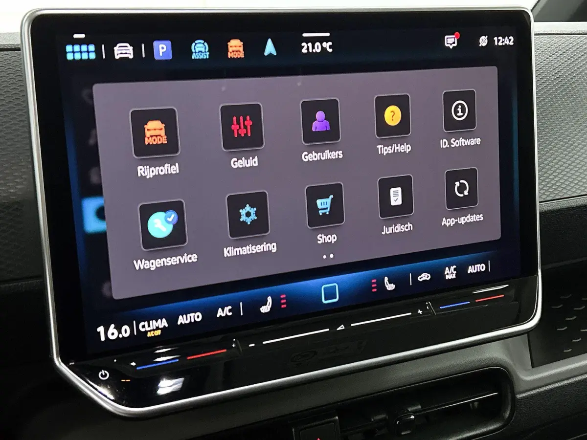 79 kWh 286 PK | Airco | Trekhaak | Parkeerhulp voor + achter | Camera | App-Connect | Stoelverwarming |