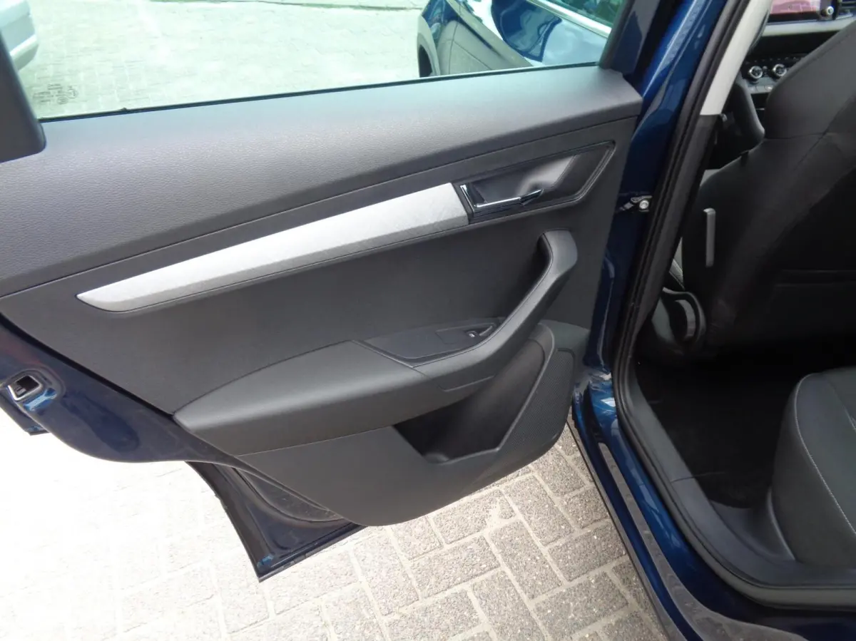 1.0 TSI Business Edition/Airco/Stoel+Stuur verw/Full LED/Apple Carplay/LM velgen/1st eig/Nieuwstaat/Nieuw model/Zuinig in verbruik