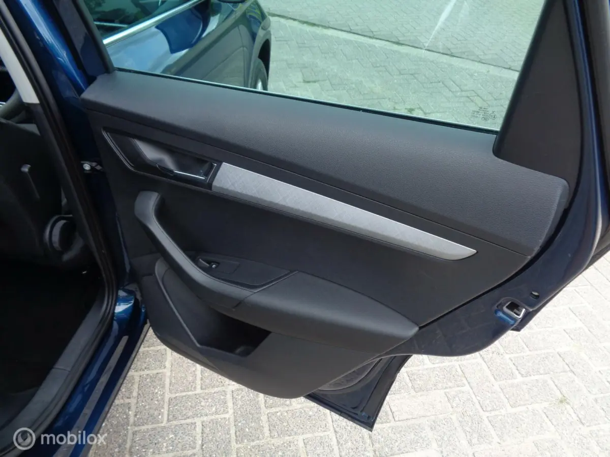 1.0 TSI Business Edition/Airco/Stoel+Stuur verw/Full LED/Apple Carplay/LM velgen/1st eig/Nieuwstaat/Nieuw model/Zuinig in verbruik