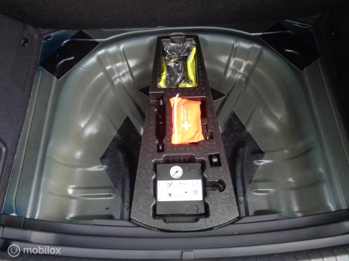1.0 TSI Business Edition/Airco/Stoel+Stuur verw/Full LED/Apple Carplay/LM velgen/1st eig/Nieuwstaat/Nieuw model/Zuinig in verbruik