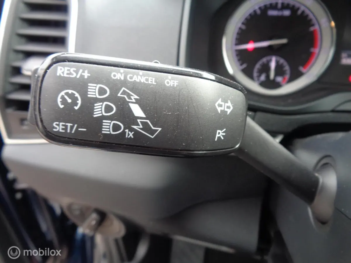 1.0 TSI Business Edition/Airco/Stoel+Stuur verw/Full LED/Apple Carplay/LM velgen/1st eig/Nieuwstaat/Nieuw model/Zuinig in verbruik