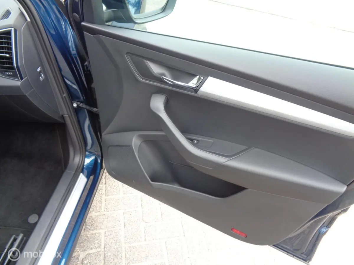 1.0 TSI Business Edition/Airco/Stoel+Stuur verw/Full LED/Apple Carplay/LM velgen/1st eig/Nieuwstaat/Nieuw model/Zuinig in verbruik