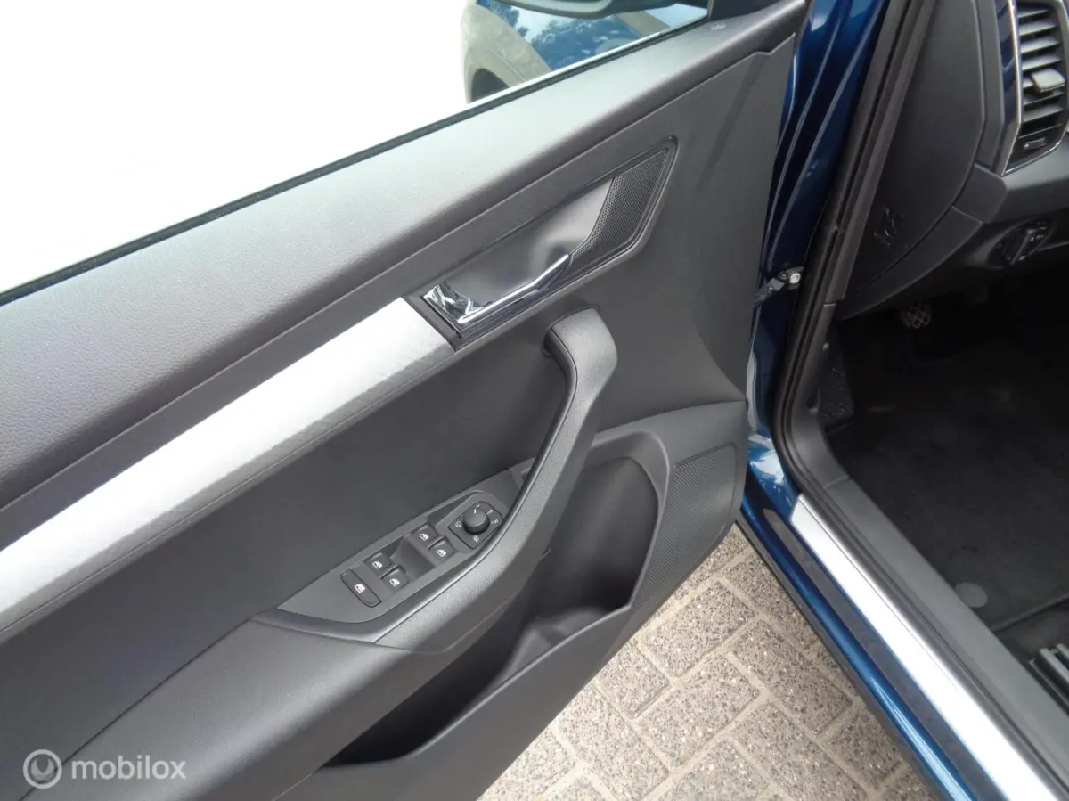 1.0 TSI Business Edition/Airco/Stoel+Stuur verw/Full LED/Apple Carplay/LM velgen/1st eig/Nieuwstaat/Nieuw model/Zuinig in verbruik