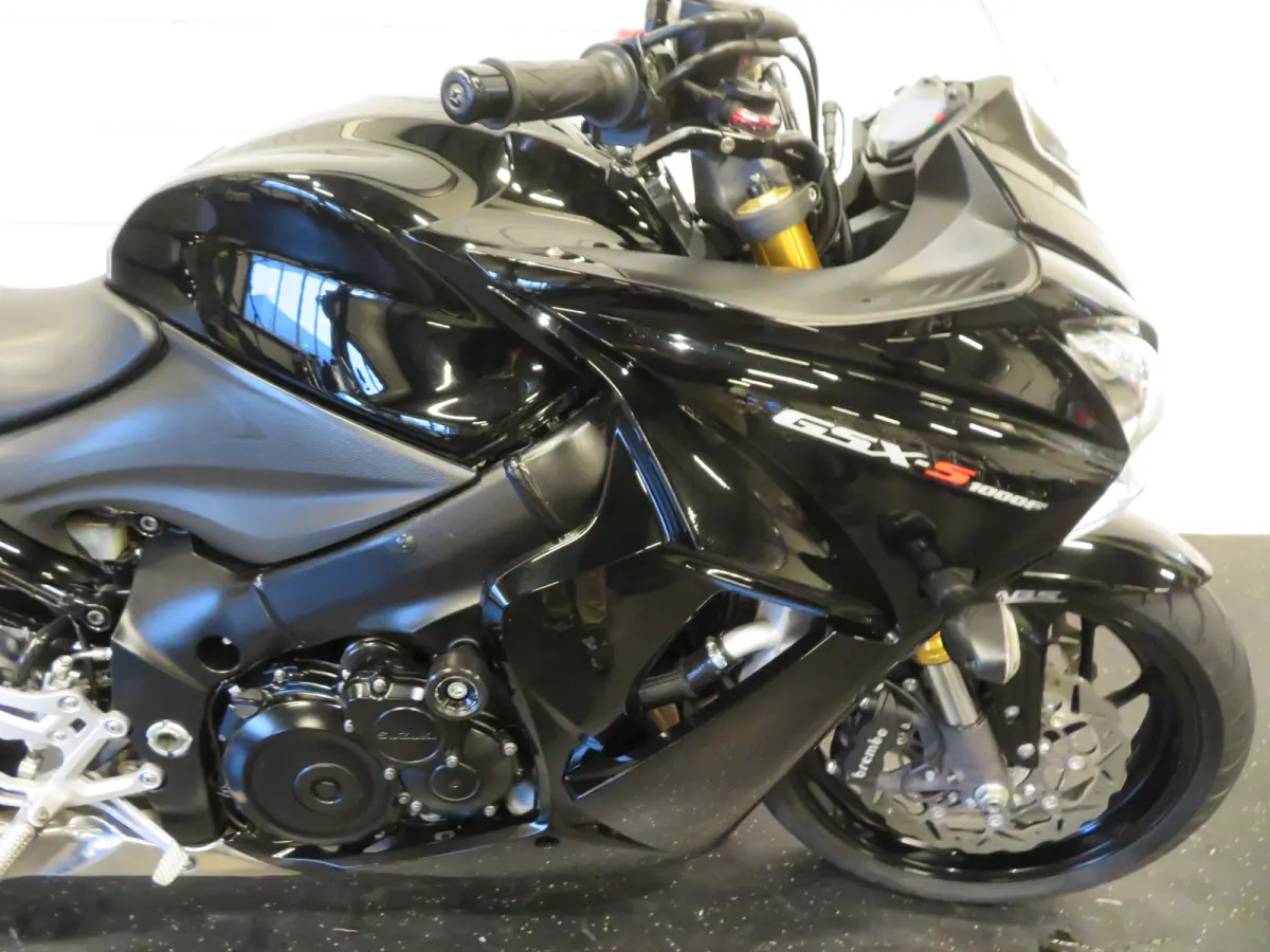 ABS GSX-S BLACK-EDITIO