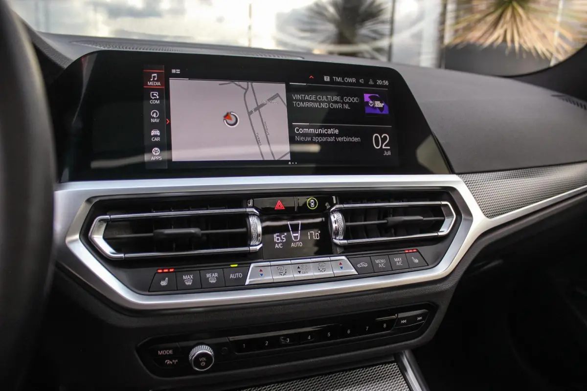 330i G21 xDrive High Executive M-sport | M-pakket | 1e eigenaar | inc BTW | Dakraam | 258 pk | Laser | 19 inch | Camera | DAB | Sportstoelen | Stuurverwarming