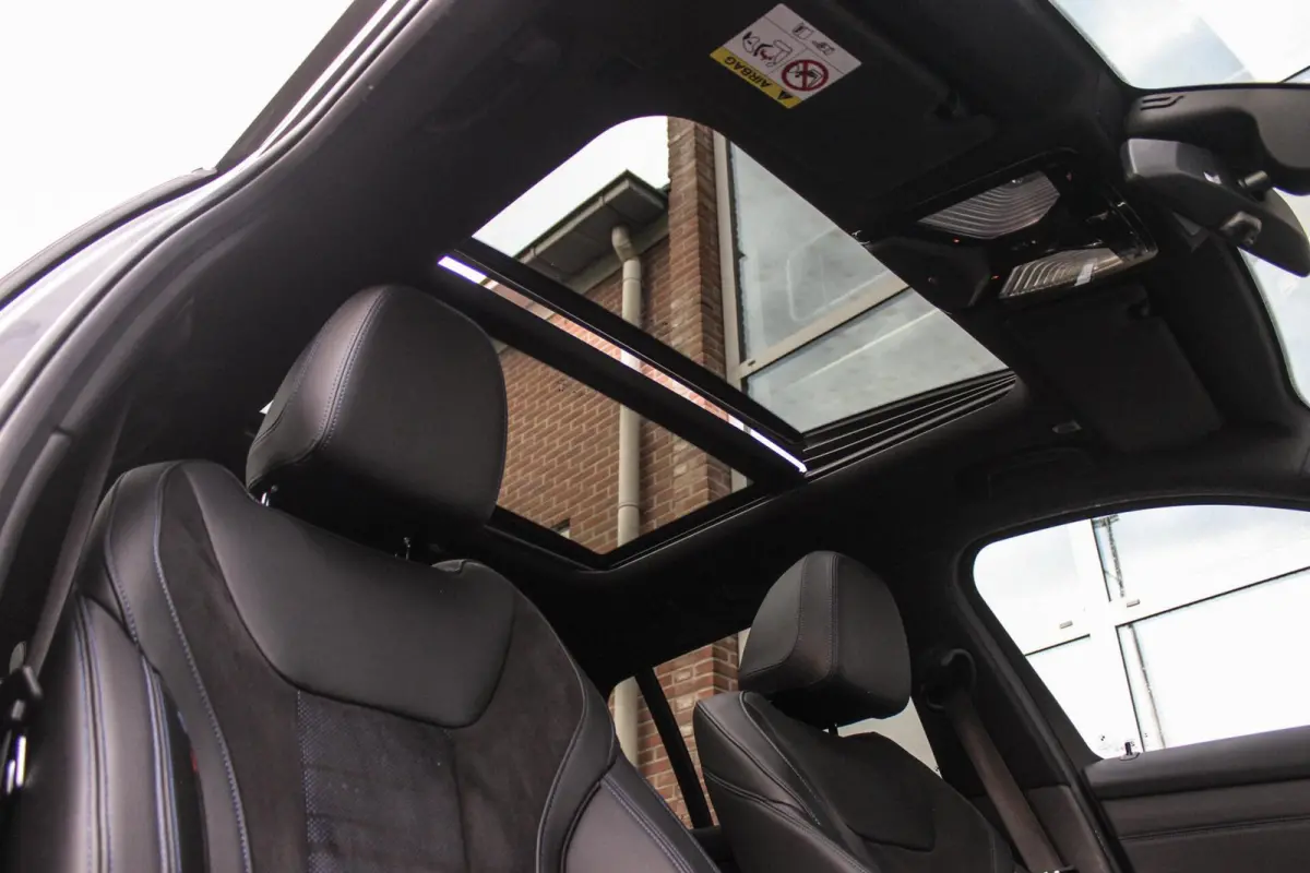 330i G21 xDrive High Executive M-sport | M-pakket | 1e eigenaar | inc BTW | Dakraam | 258 pk | Laser | 19 inch | Camera | DAB | Sportstoelen | Stuurverwarming