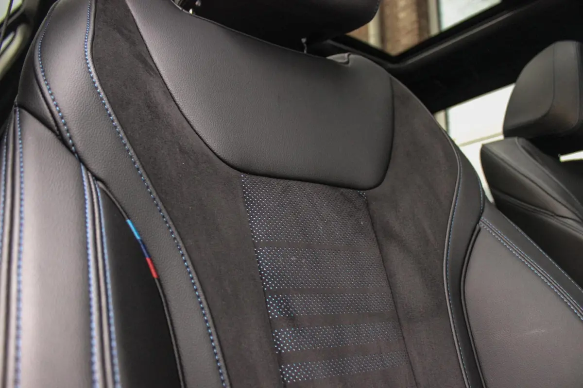330i G21 xDrive High Executive M-sport | M-pakket | 1e eigenaar | inc BTW | Dakraam | 258 pk | Laser | 19 inch | Camera | DAB | Sportstoelen | Stuurverwarming