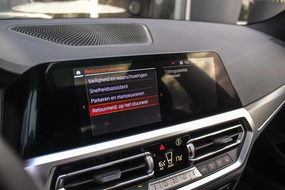 330i G21 xDrive High Executive M-sport | M-pakket | 1e eigenaar | inc BTW | Dakraam | 258 pk | Laser | 19 inch | Camera | DAB | Sportstoelen | Stuurverwarming
