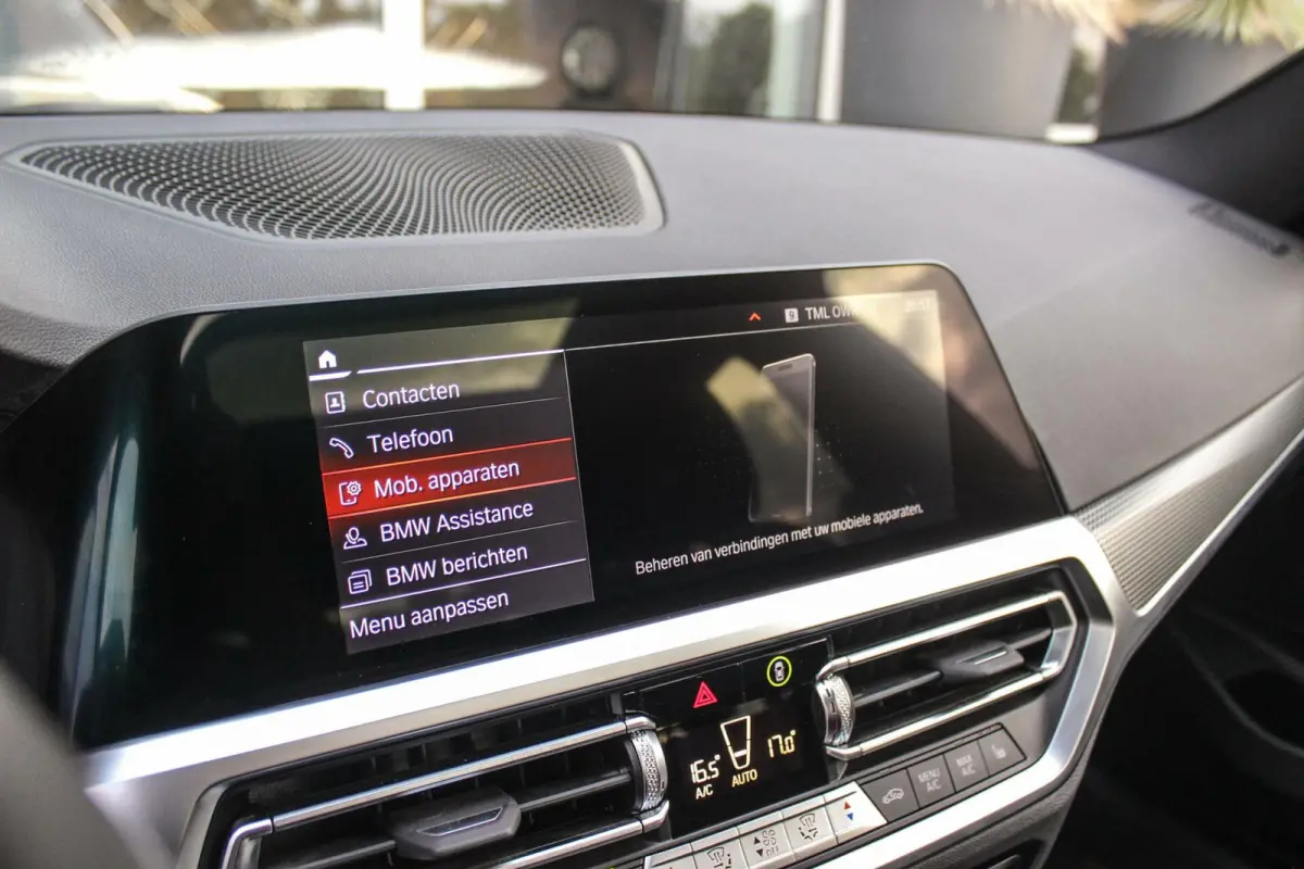 330i G21 xDrive High Executive M-sport | M-pakket | 1e eigenaar | inc BTW | Dakraam | 258 pk | Laser | 19 inch | Camera | DAB | Sportstoelen | Stuurverwarming