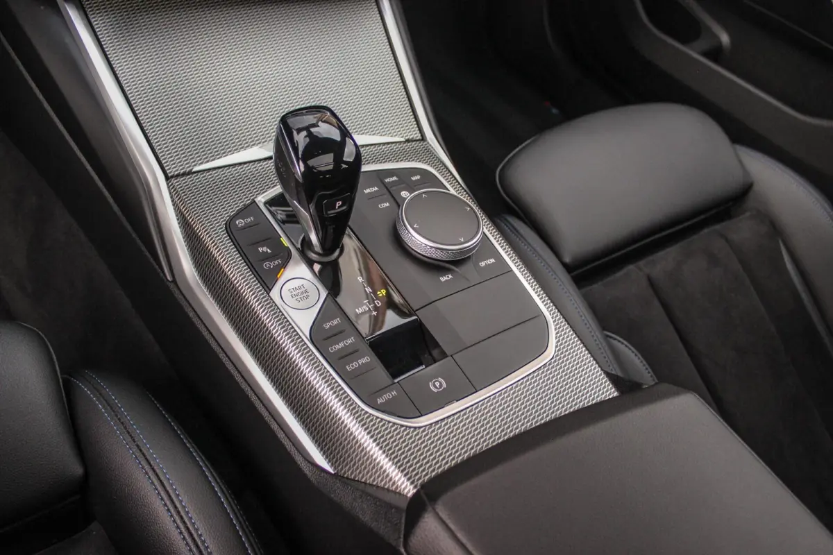 330i G21 xDrive High Executive M-sport | M-pakket | 1e eigenaar | inc BTW | Dakraam | 258 pk | Laser | 19 inch | Camera | DAB | Sportstoelen | Stuurverwarming